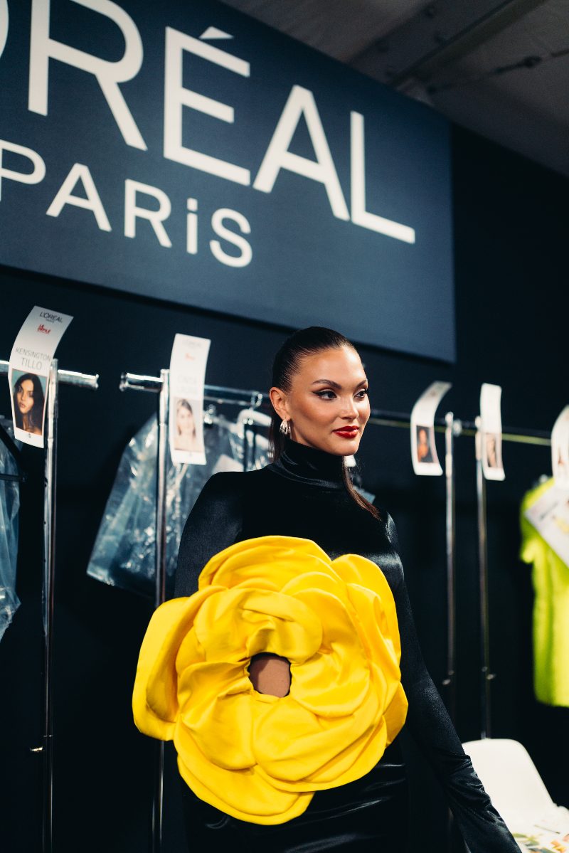 El desfile de L'Oréal Paris que levanta el ritmo feminista