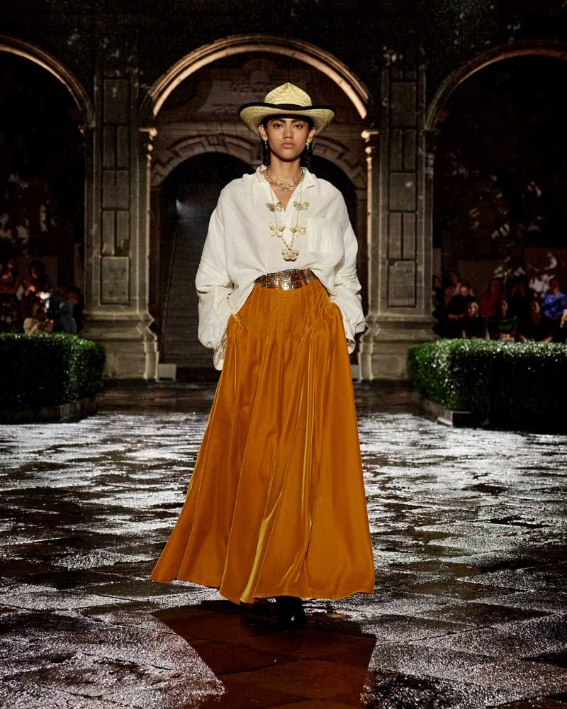 Dior reimagina el icónico Lady con nuevos materiales