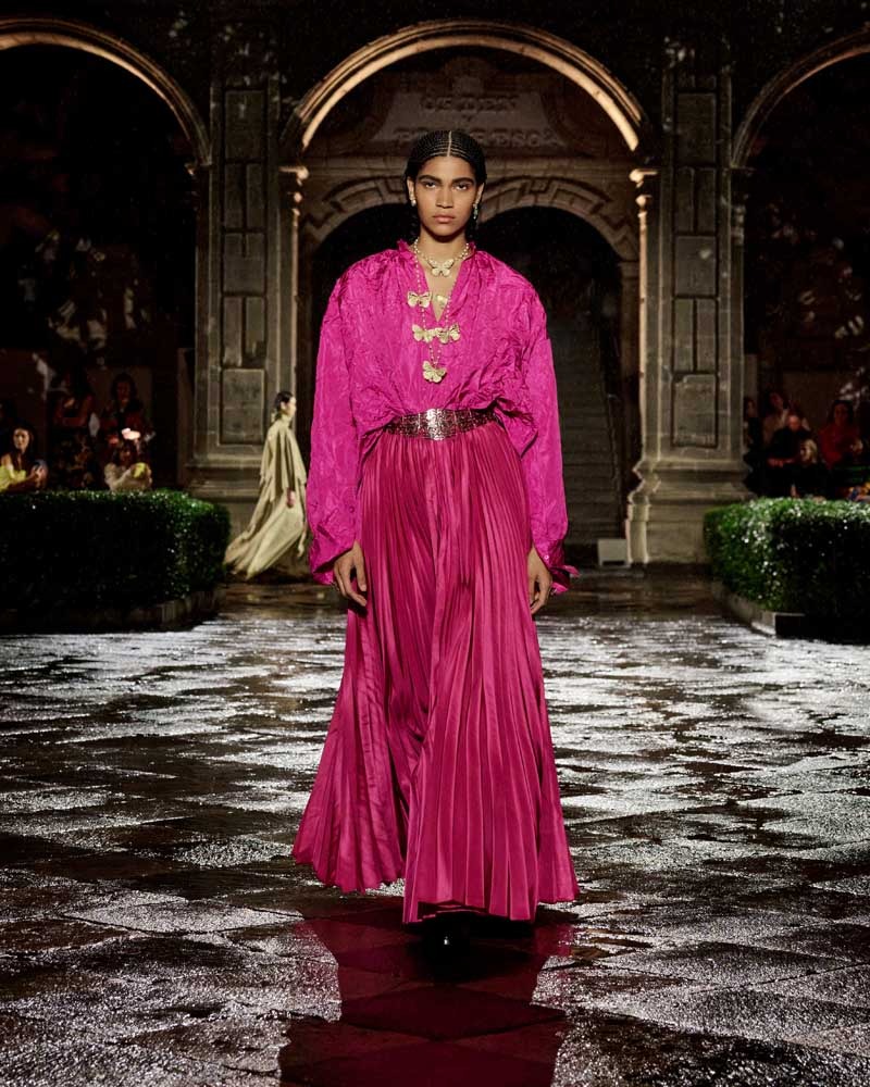 Dior reimagina el icónico Lady con nuevos materiales