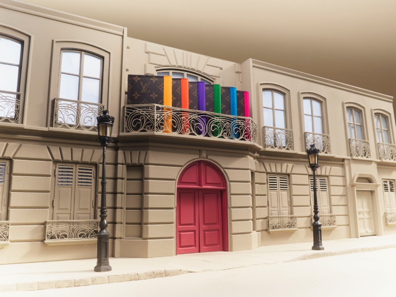 Louis Vuitton inyecta color a sus accesorios más icónicos