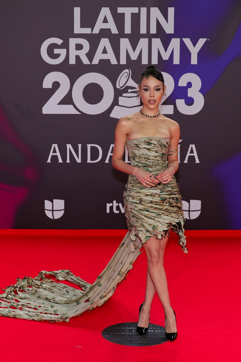 Danna Paola triunfa con su beauty look en los Latin Grammy