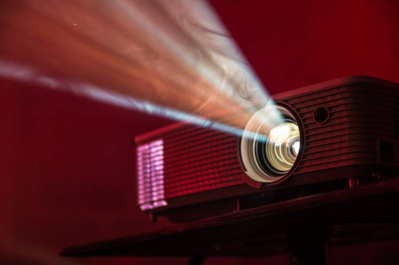 Los mejores proyectores para convertir el salón en un cine