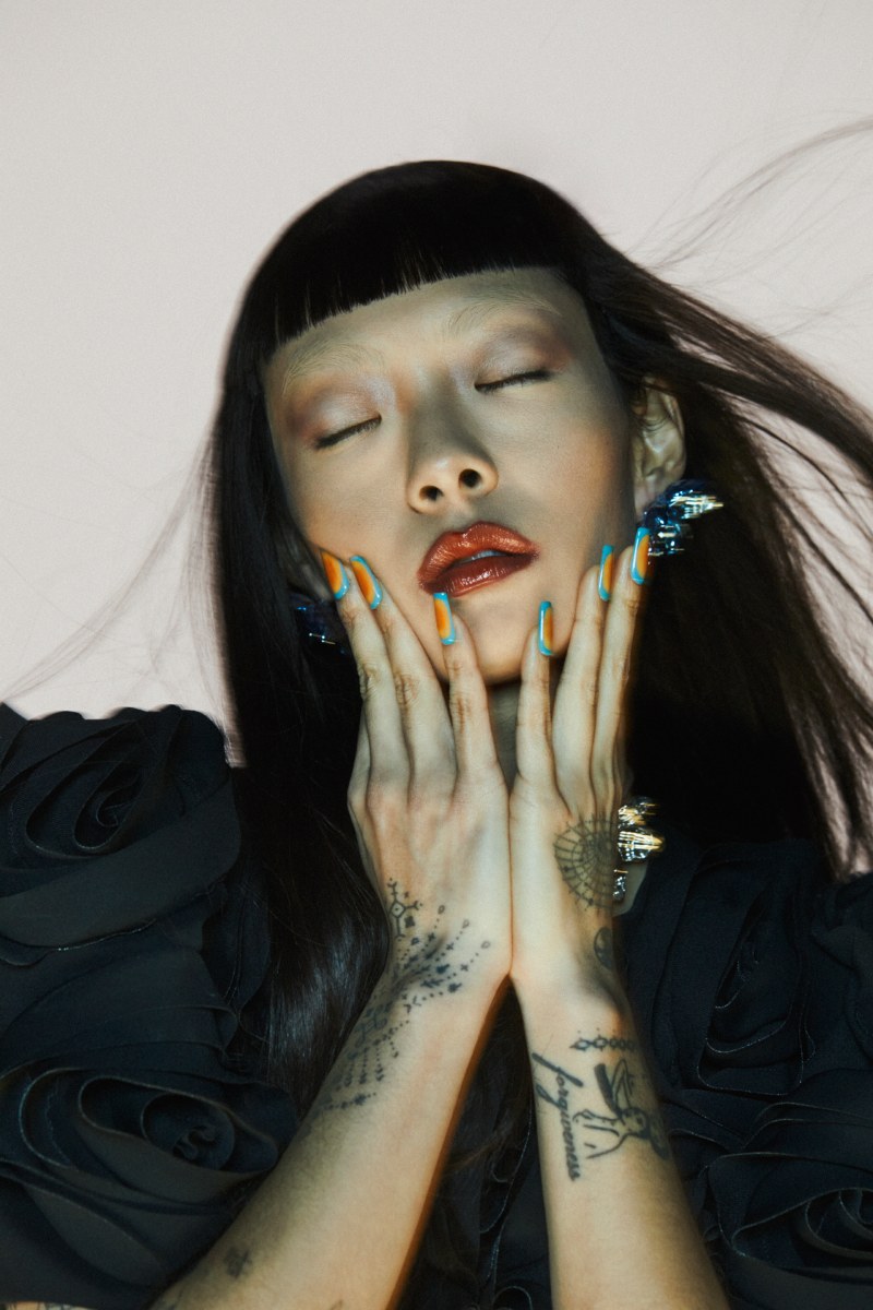 Rina Sawayama y sus lookazos de lujo de Zalando Designer