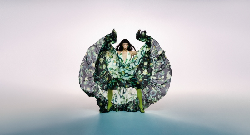 Rina Sawayama y sus lookazos de lujo de Zalando Designer
