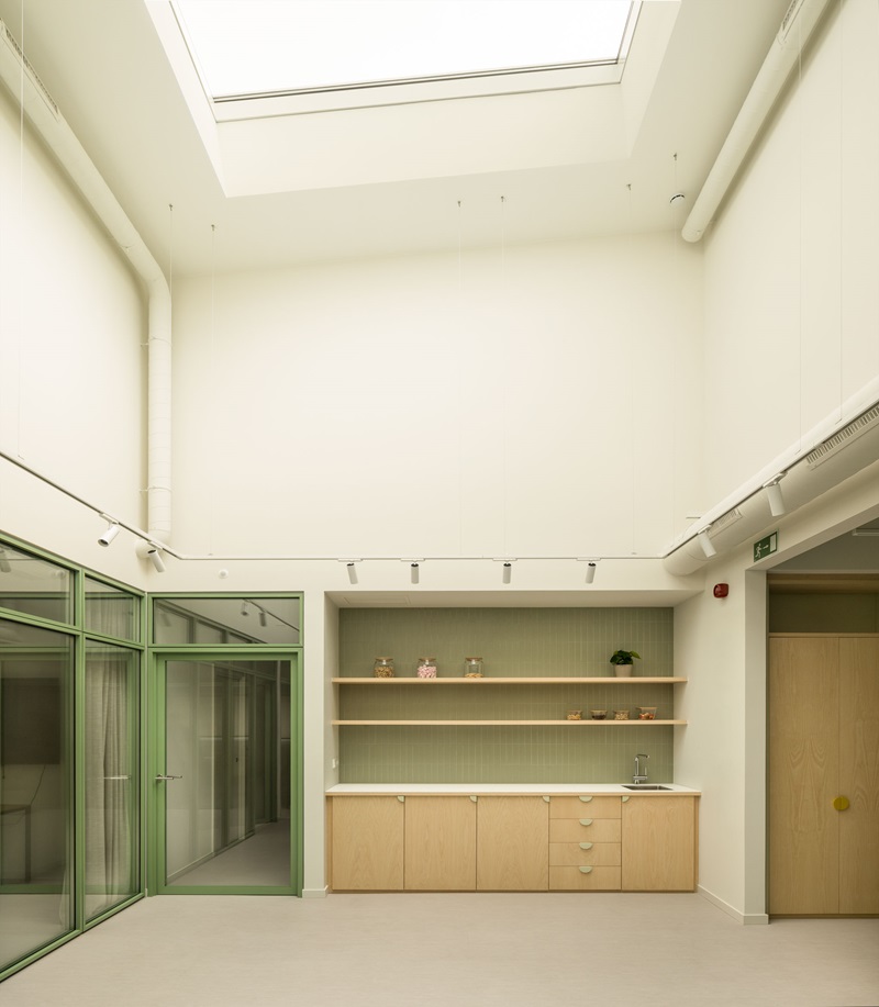 Kanpo arquitectos - Oficinas Midegasa - lucernario 2 y pasillo