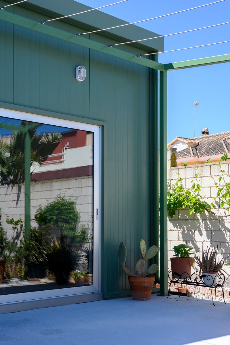 Un estudio propio - La Cuadra: ventanales del patio