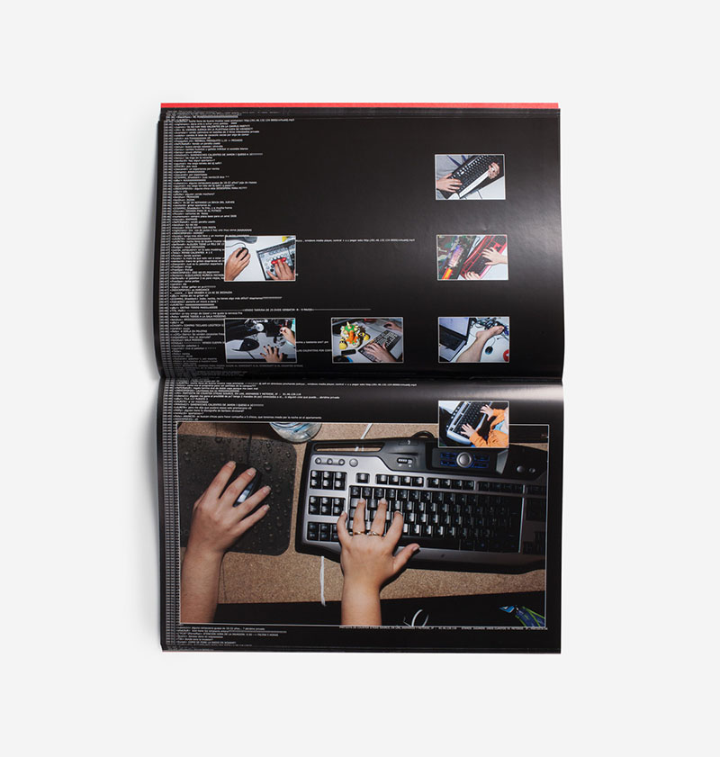 Master Algorithmic Networked Photography Elisava: una doble página de una revistas con fotos teclados y manos