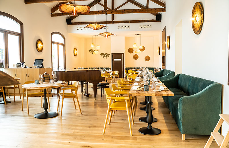 Restaurante Moscatel en El Pardo: el salón principal muy luminoso