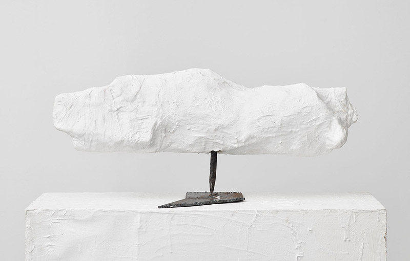 Franz West - escultura blanca creada por el artista