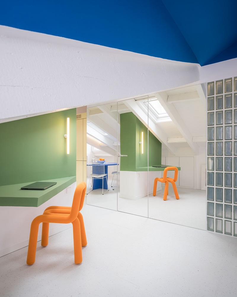 Gon architects - casa flix: cabina aseo con espejos