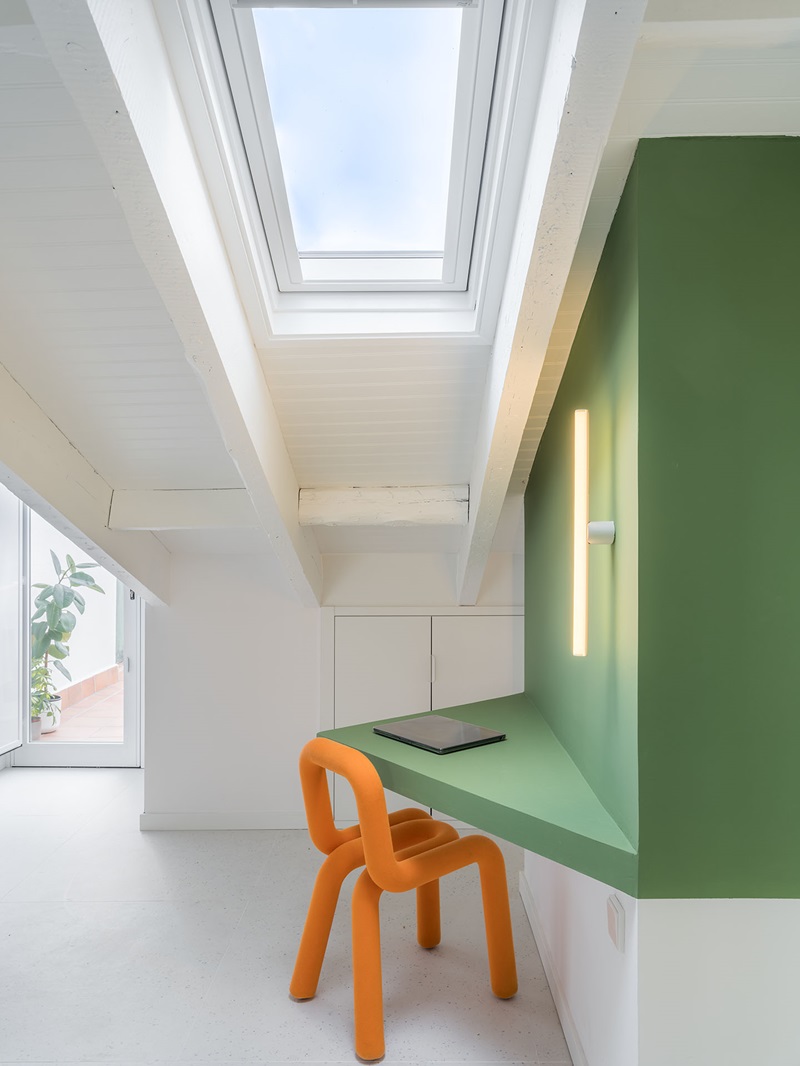 Gon architects - casa flix: mesa del espacio de trabajo