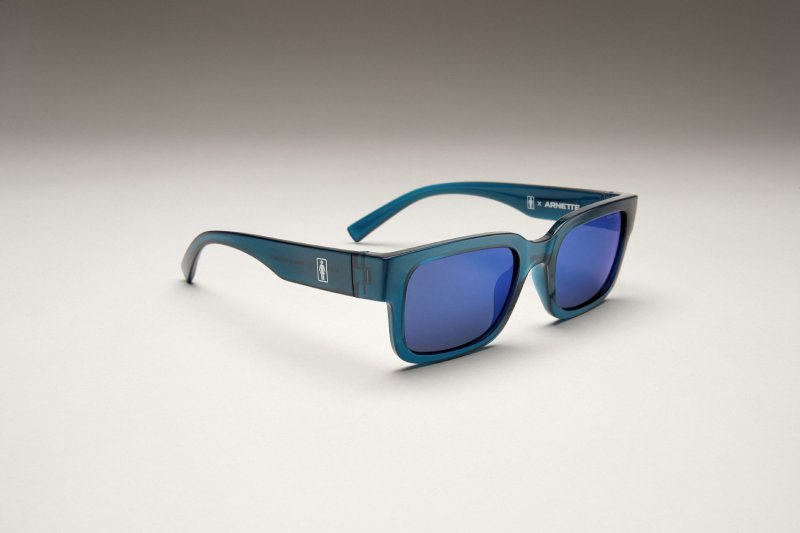 Gafas de sol de estilo skater Arnette X Girl Skateboards