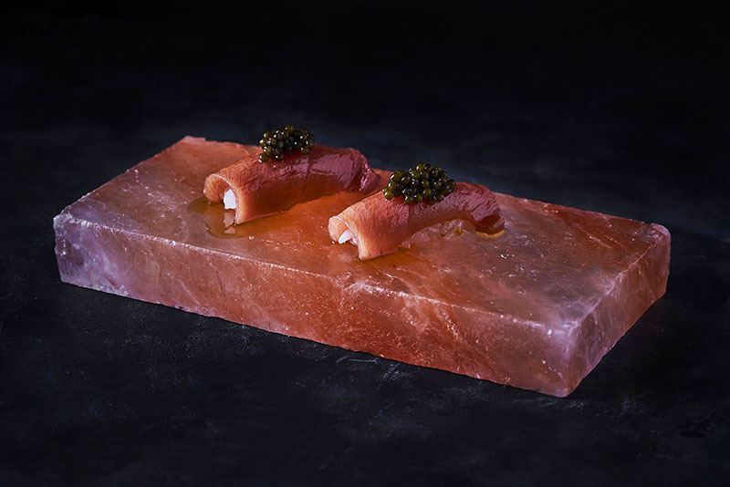 Regalos gastronómicos Día del Padre: unos nigiris atún toro y caviar
