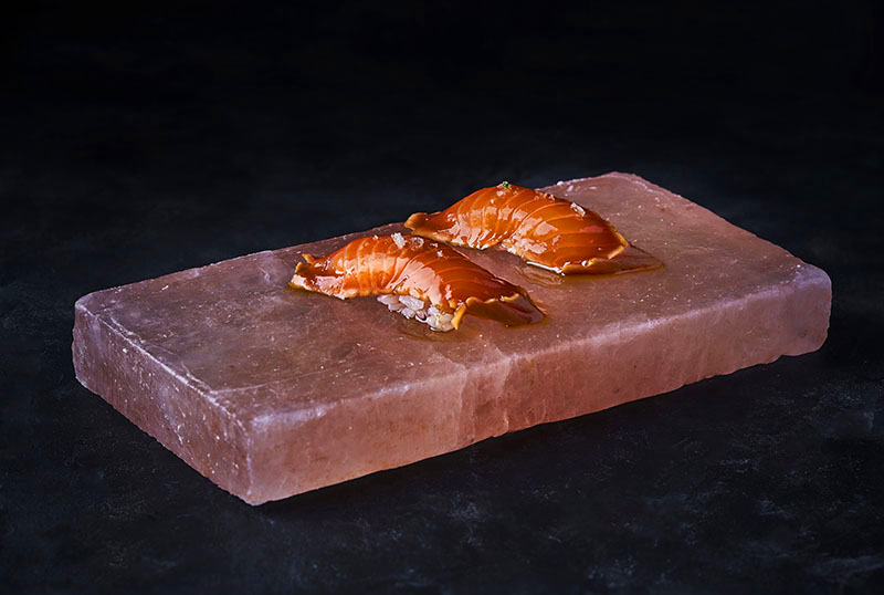 Regalos gastronómicos Día del Padre: unos nigiris de salmón