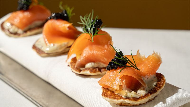 Restaurante Pabblo en Madrid: Blinis de salmón con caviar
