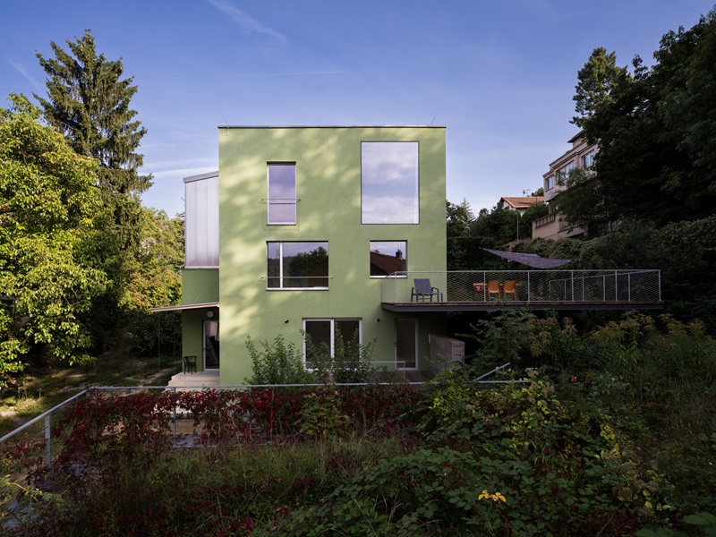 Aoc Architekti-The Green House: fachada verde principal