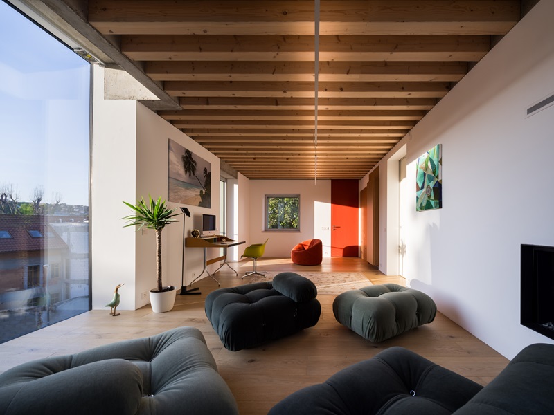Aoc Architekti-The Green House: salón principal segunda planta 