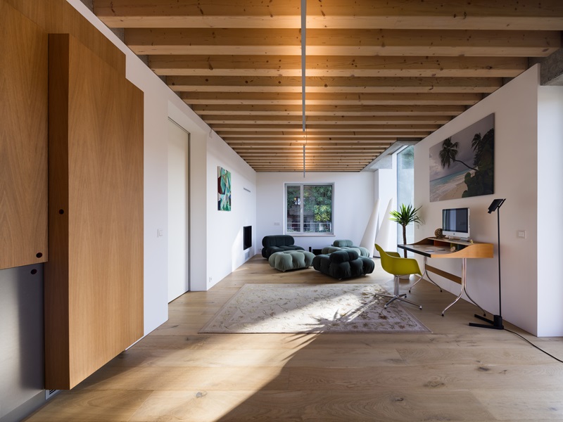Aoc Architekti-The Green House: salón principal segunda planta y lugar de trabajo