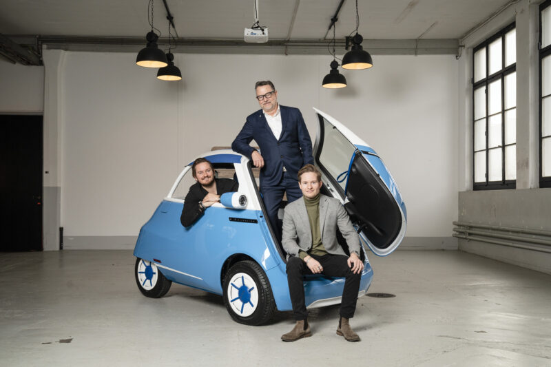 Microlino automóvil: El creador del coche, Win Ouboter, con sus hijos, Oliver y Merlin