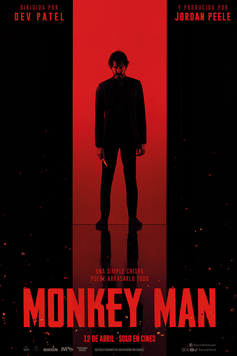 MONKEY MAN - poster de la película, se ve a un hombre con una navaja en la mano sobre un fondo rojo