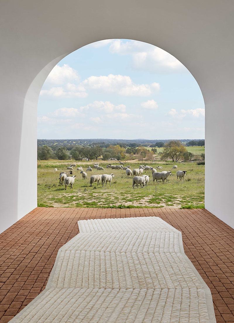 Alfombras Lines de GAN diseñada por Mayice: la alfombra en un casa rural