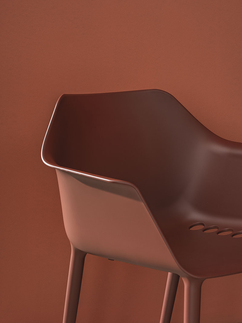 Andreu World novedades Milan Design Week 2024: una silla fabricada en plástico reciclado y reciclable