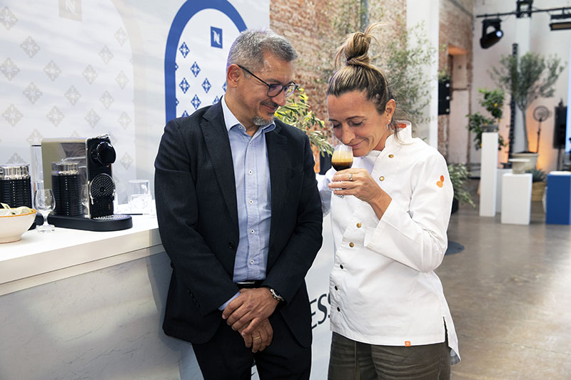 Cádiz Espresso: Nespresso : La chef Begoña Rodrigo y Alexis Rodríguez probando el café