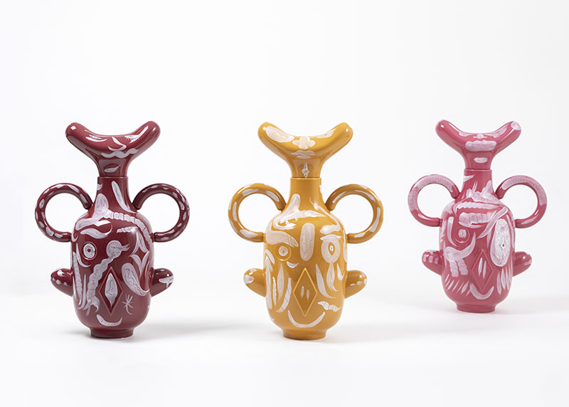 Exposición Wonderland Galerie Kreo Jaime Hayon: varios jarrones de cerámica