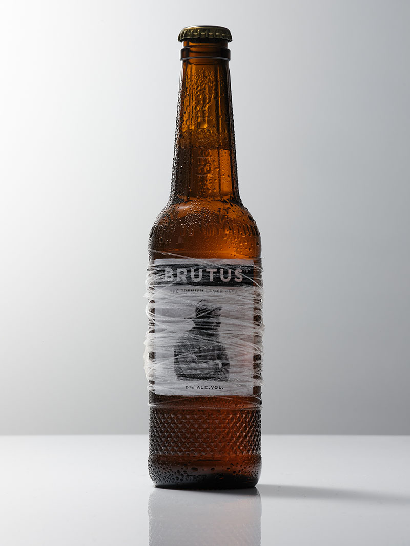 Nuevo diseño cerveza Brutus: la botella con rodeada por hilo de pescar