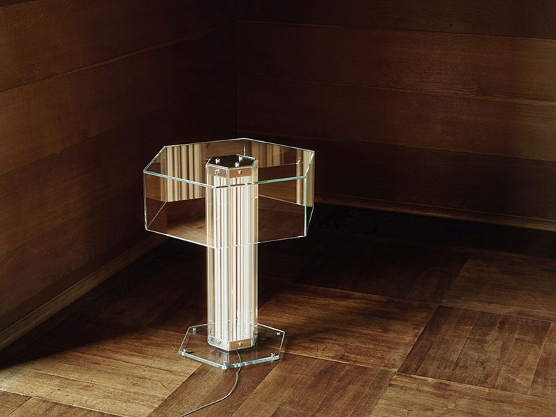 Flos y SuperWire un diseño de Formafantasma: la lámpara de mesa