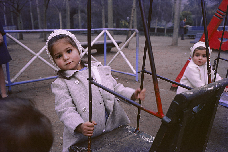 Gonzalo Juanes - niños jugando en el Parque Isabel La Católica. Gijón, noviembre, 1967 