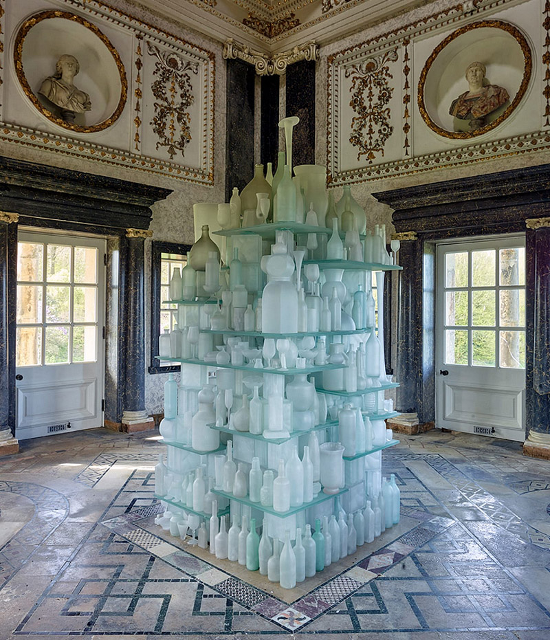 Tony Cragg at Castle Howard, esculturas de cristal en un castillo