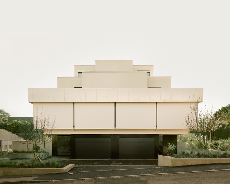 Oberwil House, casa con jardín para dos familias en Suiza