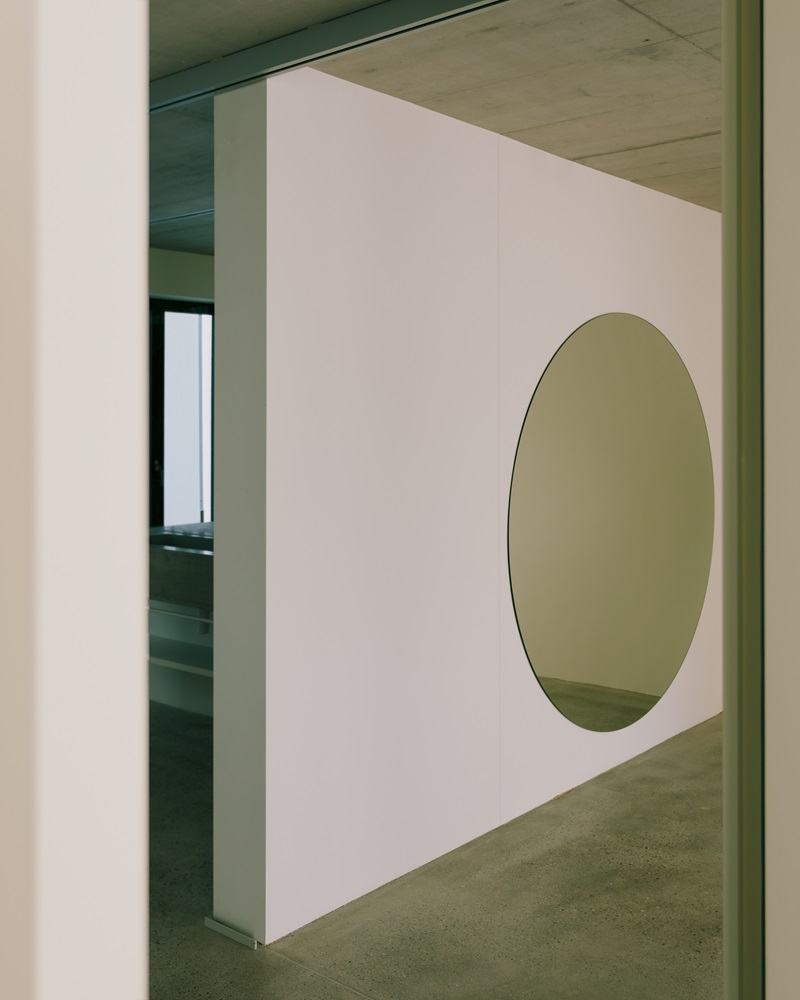 Oberwil House, casa con jardín para dos familias en Suiza