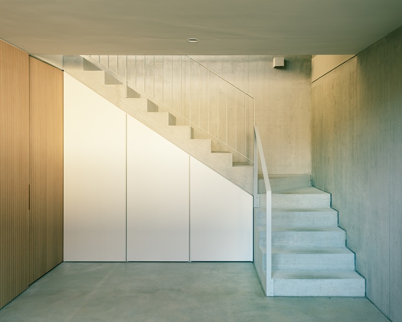 Oberwil House, casa con jardín para dos familias en Suiza