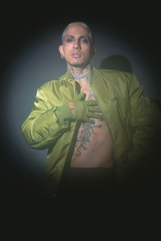 Daiky Gamboa por fin lanza su carrera en solitario como cantante.