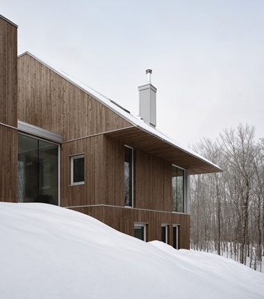 Casa MN, un retiro de montaña de alma minimalista en Canadá