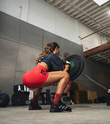 Las chicas que entrenan duro usan estas mallas de adidas