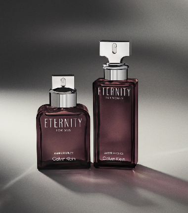 Calvin Klein añade aroma de primera cita a su nuevo perfume