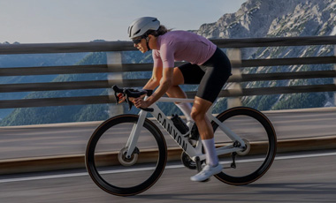 Fenix presenta a su equipo femenino de ciclismo en Valencia