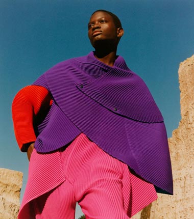 Issey Miyake Homme Plissé mira a la geología para FW25