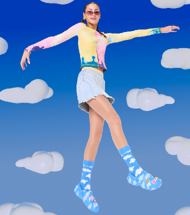 No es broma, usarás Crocs con calcetines de nubes o flores