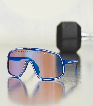 Carrera revive sus gafas de sol deportivas para ss25