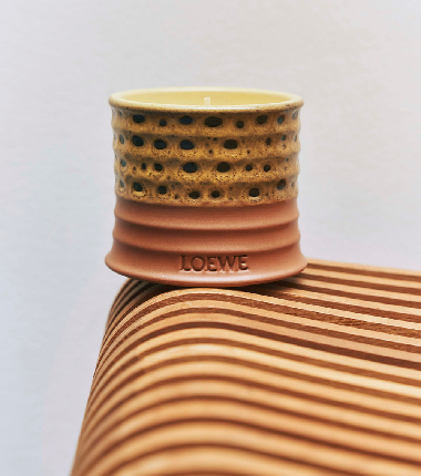 Con estas dos velas, Loewe Perfumes cambia el aire exterior