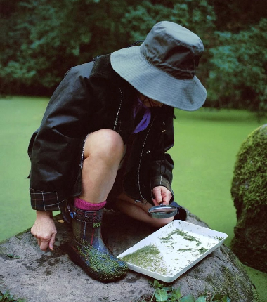 Barbour ha conseguido que Crocs ponga tartán en sus zuecos