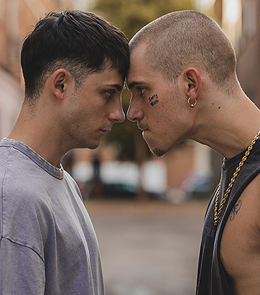 Enemigos: una mirada sincera al barrio, la amistad y al rap