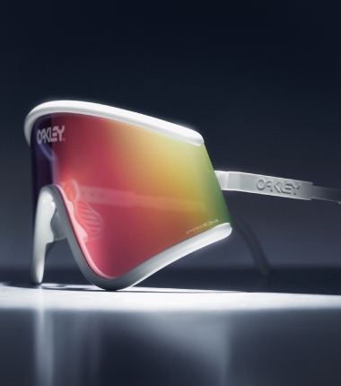Oakley reedita su primer modelo de gafas sport para 2025