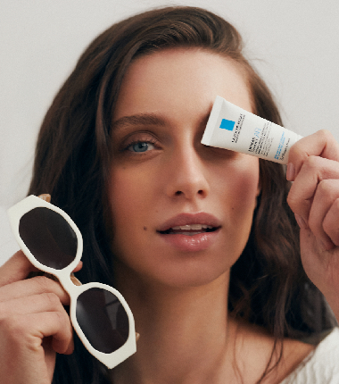 Primero la crema de La Roche-Posay y luego las gafas de Mó