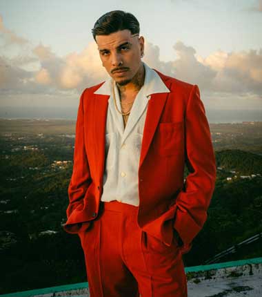 Rauw Alejandro canta a todas las caritas lindas del mundo