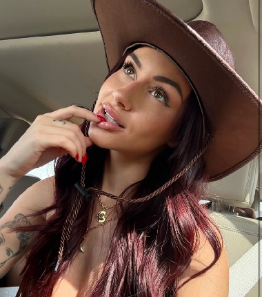 Para el mejor look de festival, usa solo sombrero o gorra